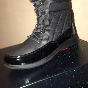 Black Lindsey styled tote boots